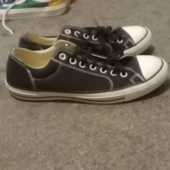 Black Converse 9.5 - Picture 3 of 4